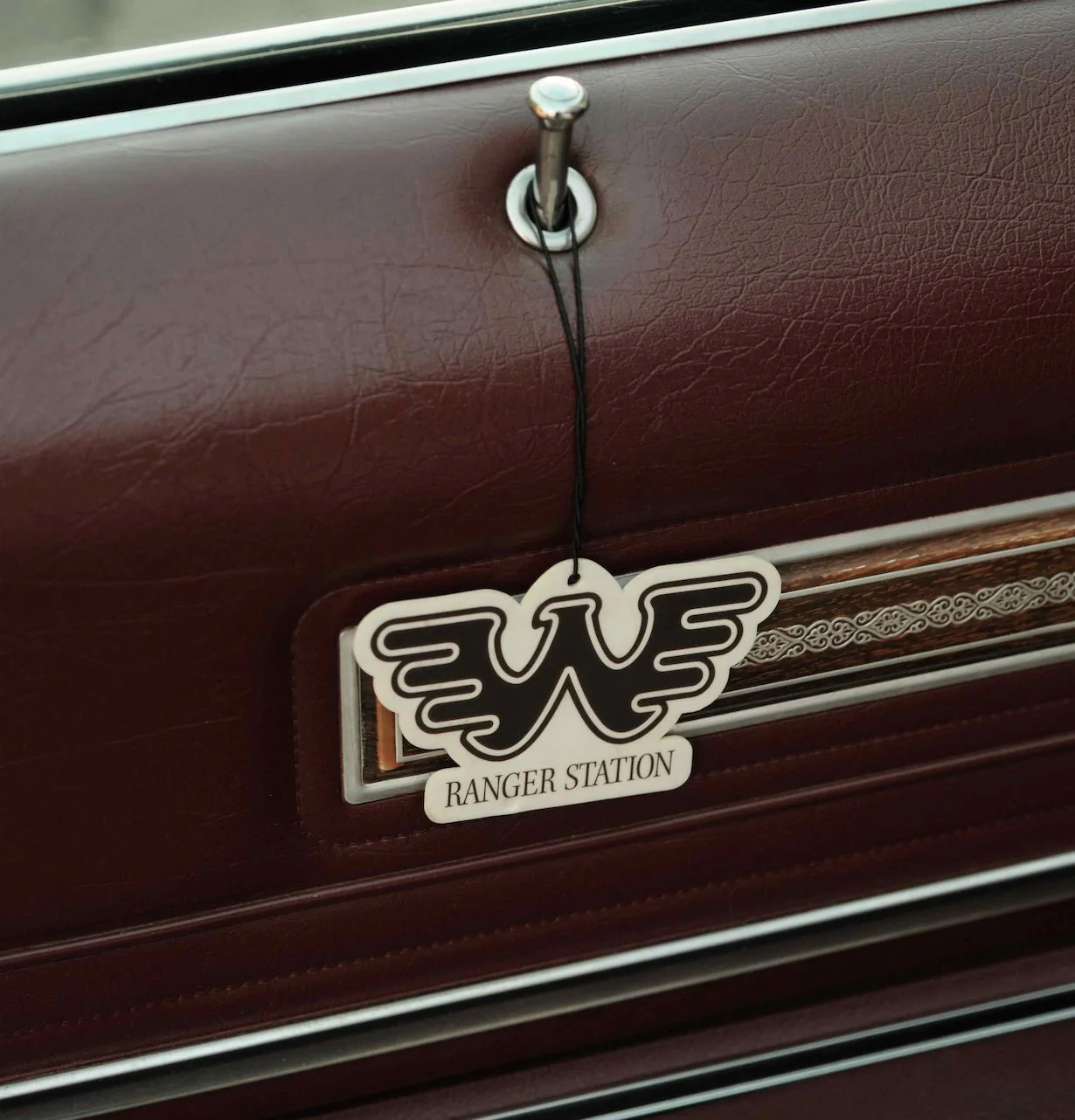 HOSS (feat. WAYLON JENNINGS) CAR COLOGNE - Image 9