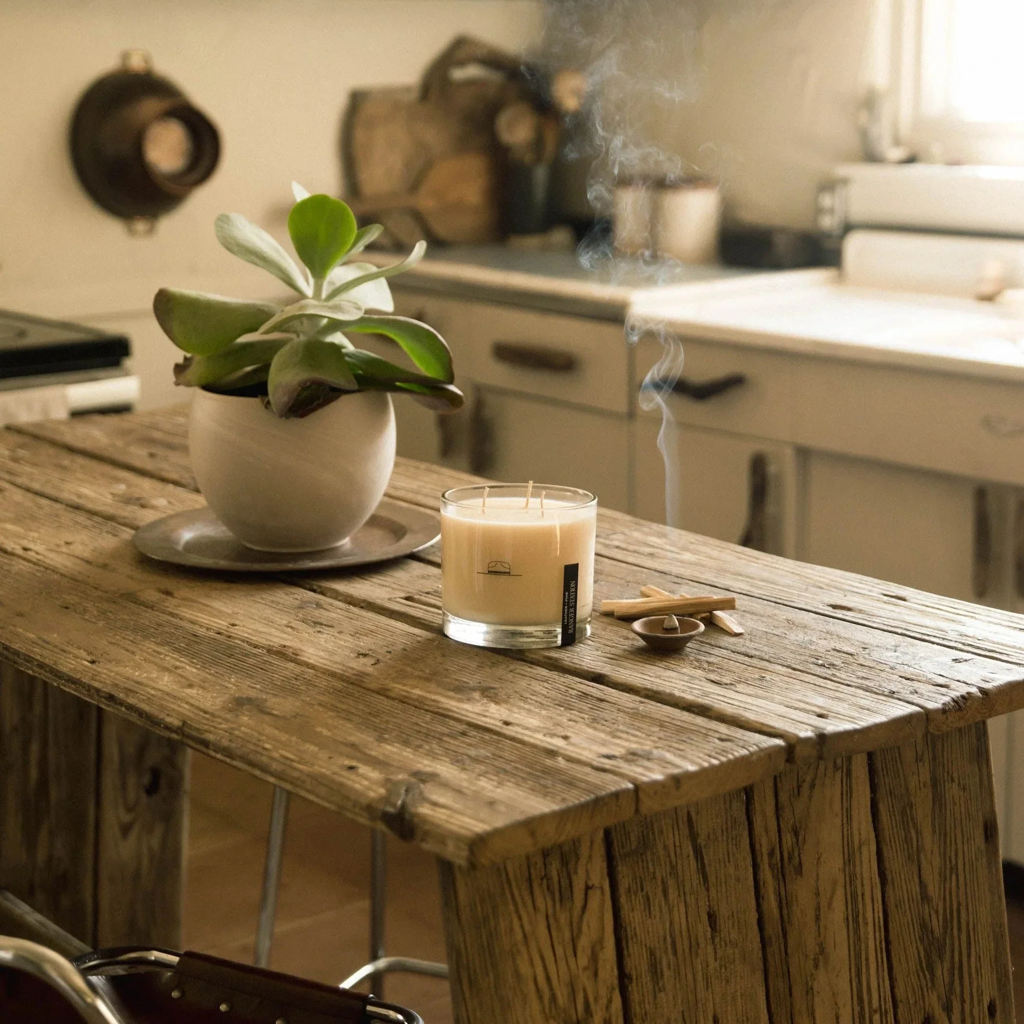 LEATHER + PINE MAMMOTH CANDLE - Image 4
